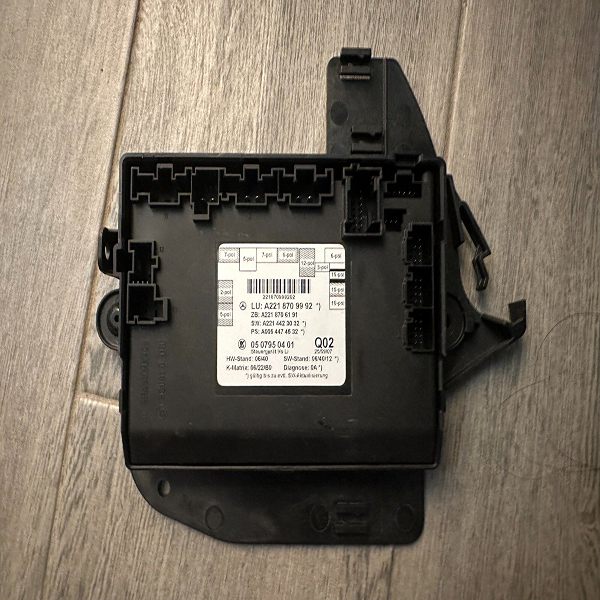 07-13 Mercedes W221 S550 S63 AMG Front Right Door Control Module 2218709992 OEM